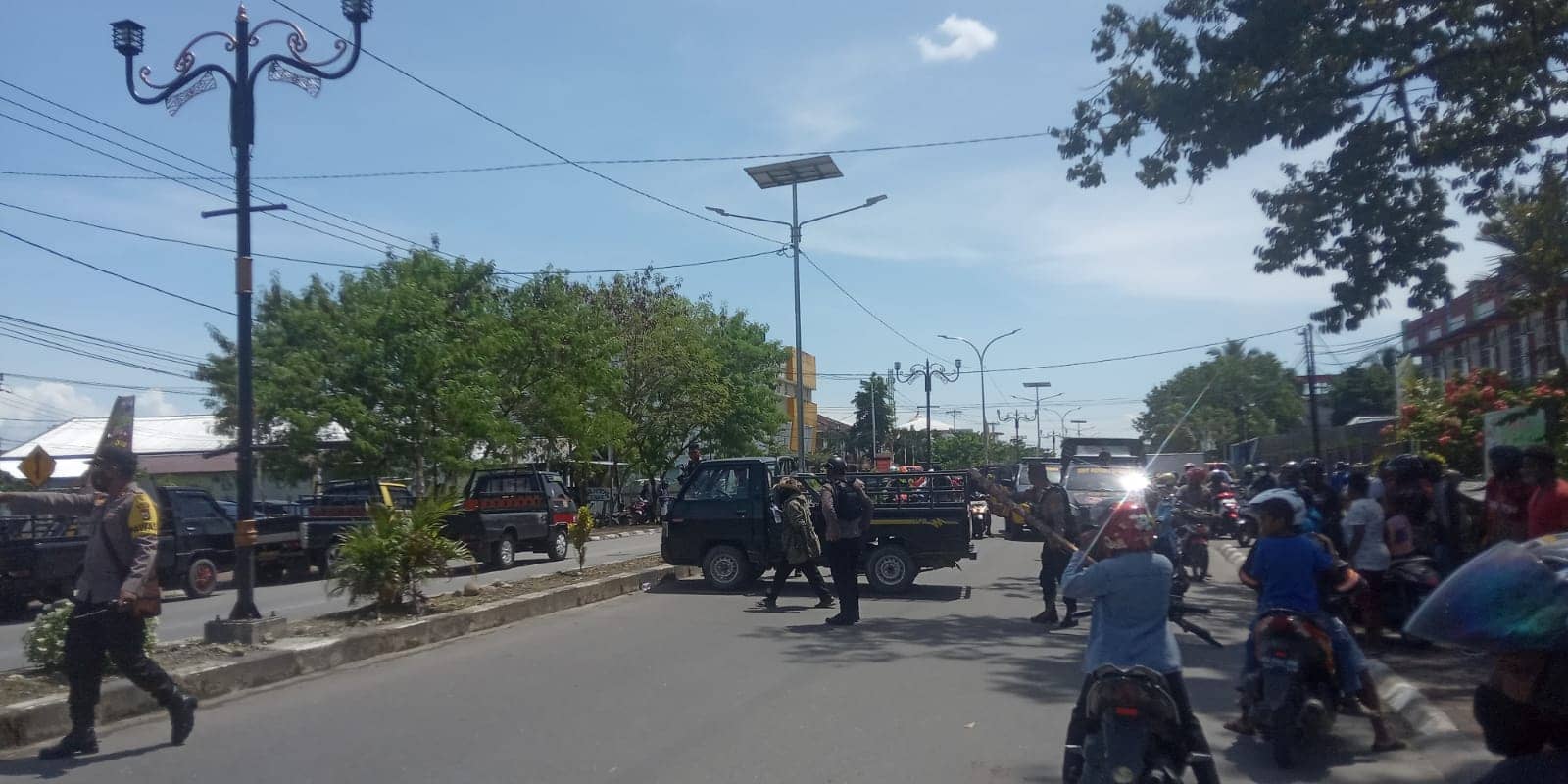 Jalan cenderawasih dipalang.
