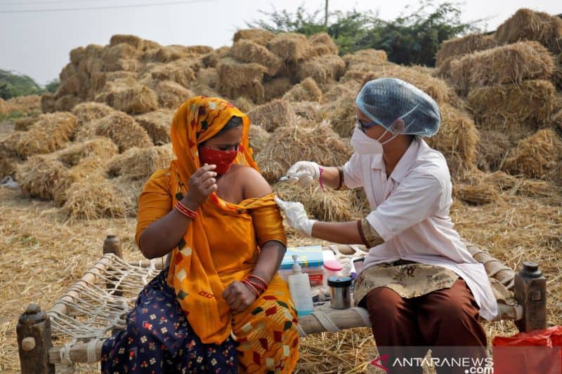 Ilustrasi berita BERITA UTAMA: Pfizer Akan Gantikan AstraZeneca Sebagai Pemasok Utama Vaksin COVID Ke Negara Miskin