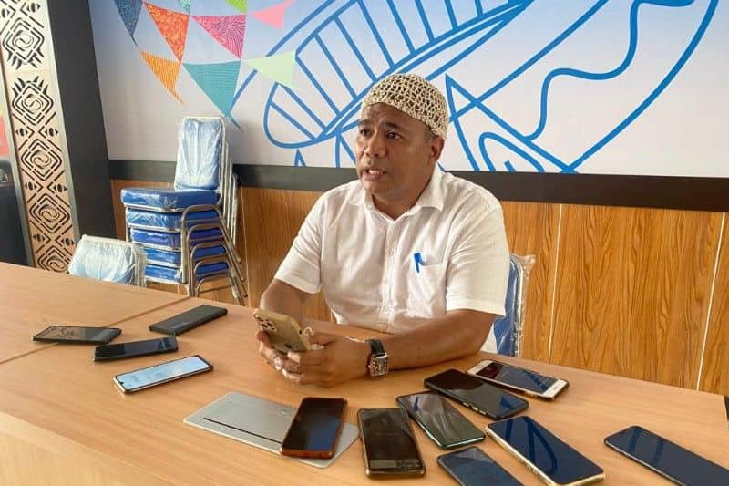 Ilustrasi berita Papua: Wah ! Gubernur Lukas Tuding Sekelompok Orang Berupaya Meruntuhkan Hubungannya dengan Masyarakat Papua