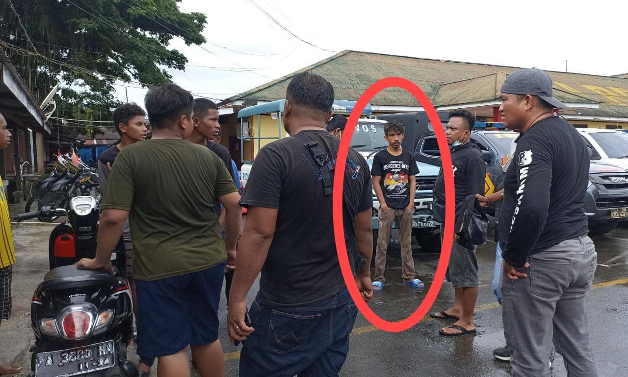 Pelaku saat diamankan di Polres Mimika