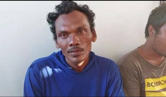Kapten KM Kalimas 04, Ansar, saat memberikan keterangan.