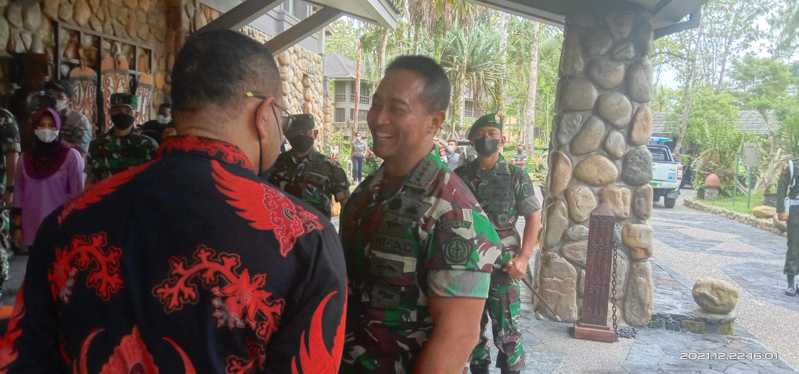 Jenderal Andika Perkasa saat tiba di RPH Timika.