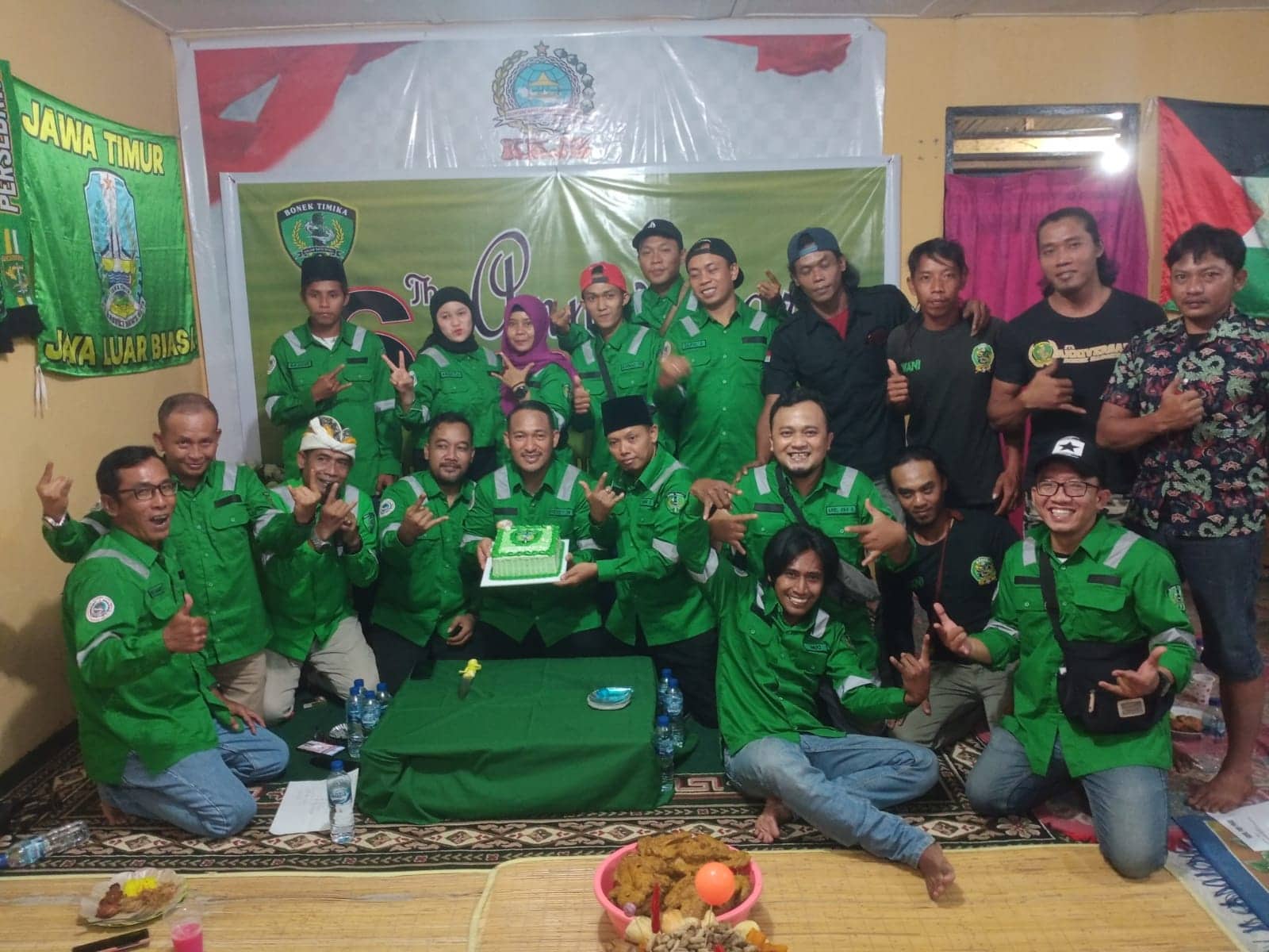 Ilustrasi berita Mimika: Hari Jadi ke 6, Bonek Timika Dari Papua Untuk Persebaya, Redy: Semakin Solid Membangun Kebersamaan