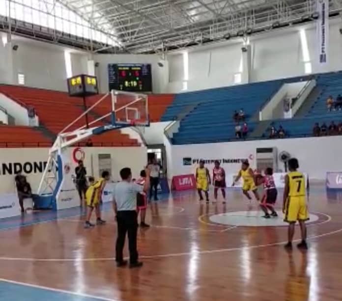Ilustrasi berita Mimika: Hari Pertama Indonesia Basketball Festival, Zetro Terlalu Perkasa, Putri Kalaburin Menang