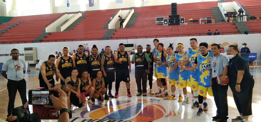 Ilustrasi berita Mimika: Aksi Happy Ballers yang Diperkuat Sejumlah Artis Hibur Penonton Final Indonesia Basketball Festival