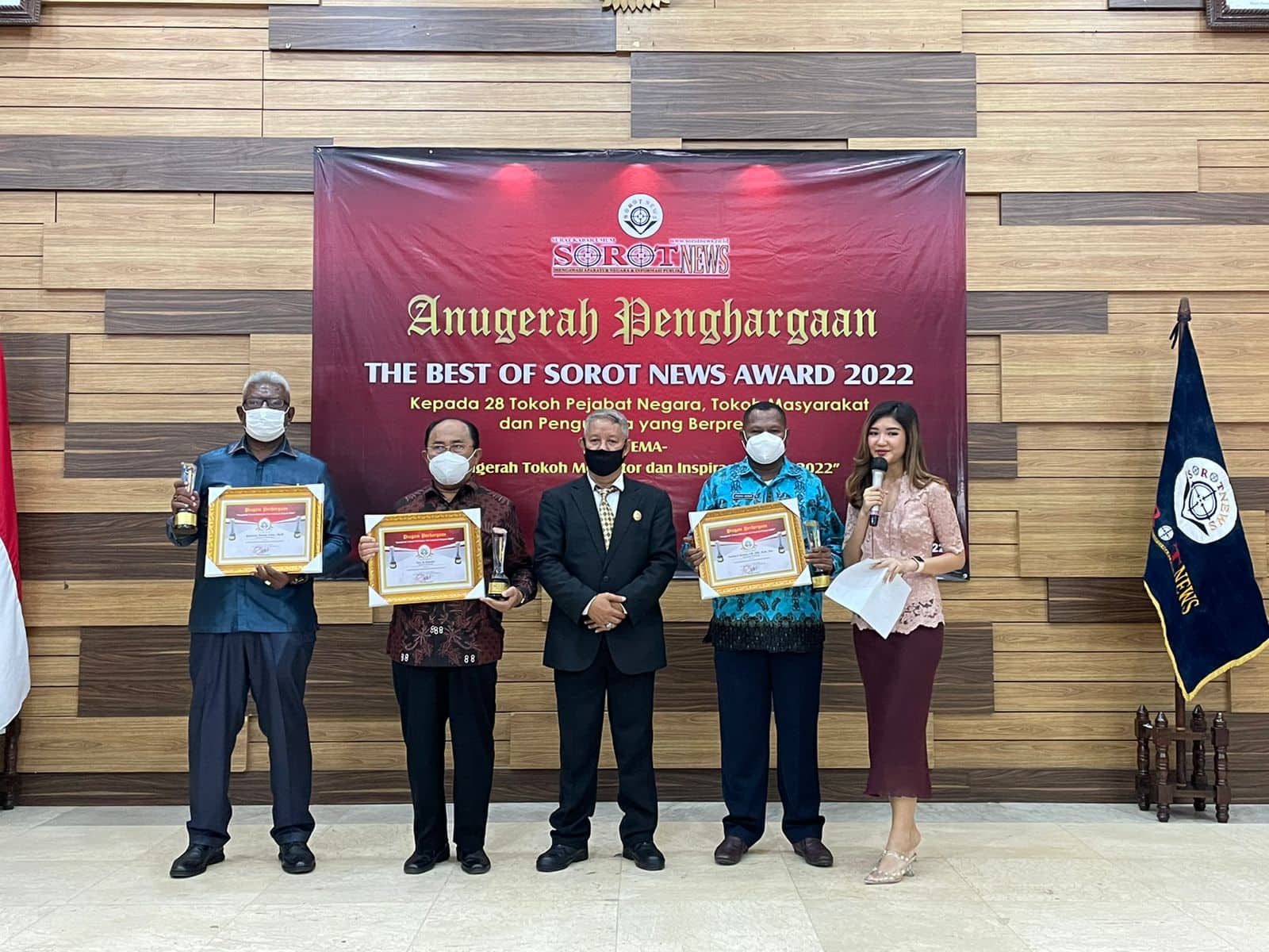 Ilustrasi berita Mimika: Wakil Bupati Mimika Bersama 27 Pejabat Negara dan Tokoh Nasional Raih Penghargaan Sorot News Award 2022, Ini Keberhasilannya