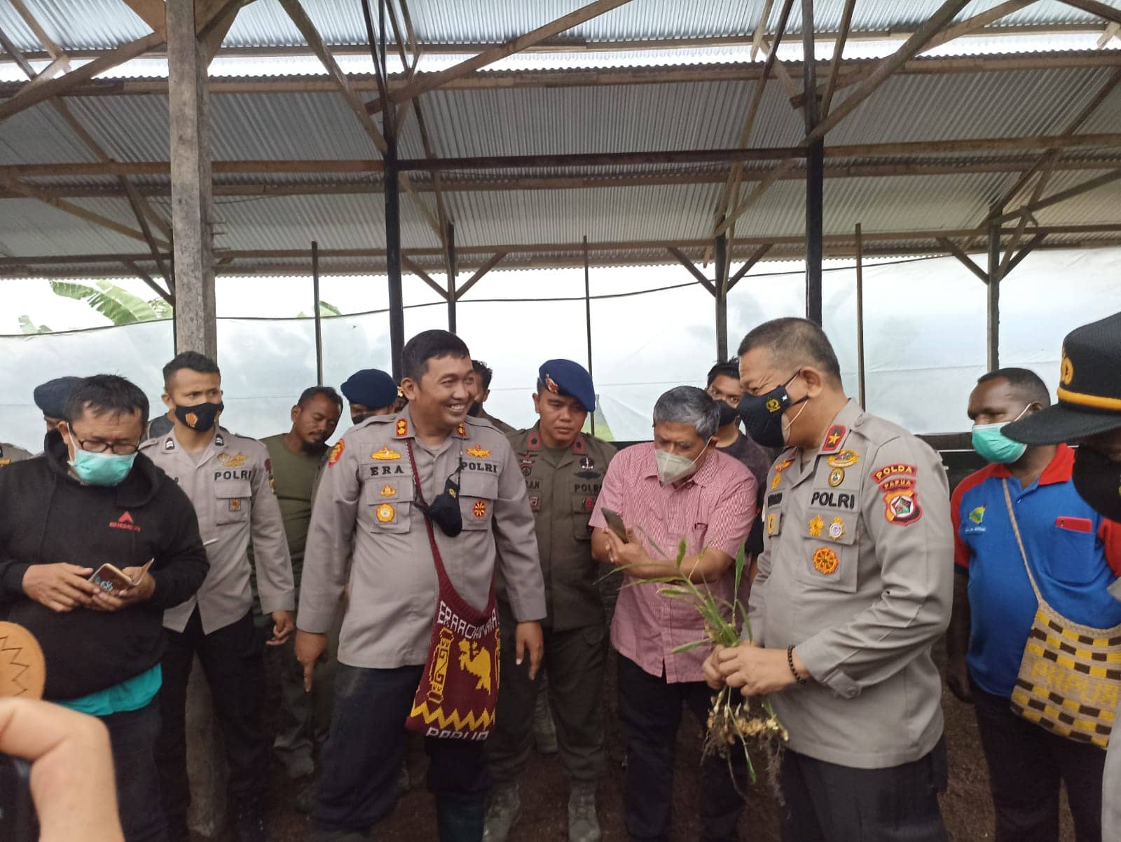 Wakapolda Papua saat mengunjungi tempat pelatihan.