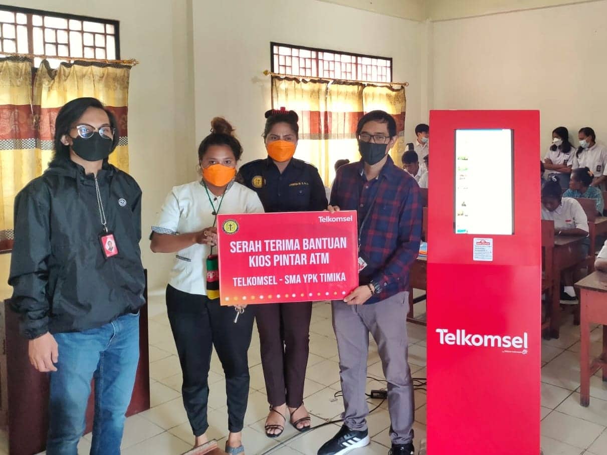 Ilustrasi berita Mimika: Dukung Digitalisasi Pendidikan di Timika, Telkomsel Serahkan Digital Library Kios Pintar