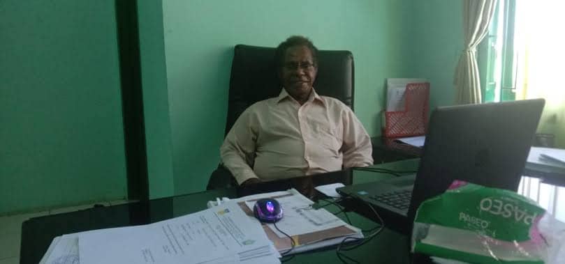 Kepala SMA Negeri 1 Mimika, Drs. Matheus Mamo MPd