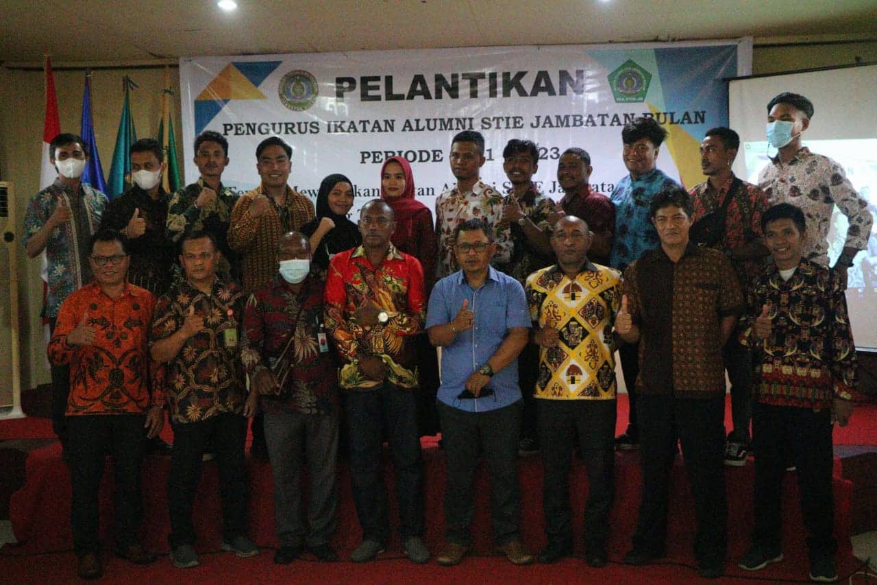 Ilustrasi berita Mimika: Badan Pengurus Ikatan Alumni STIE Jambatan Bulan Dilantik, Richard Wakum : Melahirkan Banyak Pemimpin Hebat