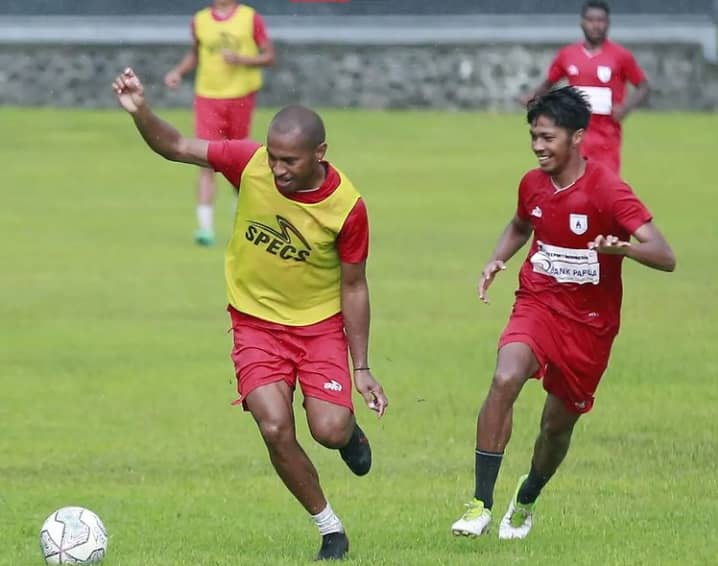 Foto: Instagram Persipura1969 Para pemain Persipura Jayapura sedang berlatih jelang menghadapi Madura United, malam nanti.