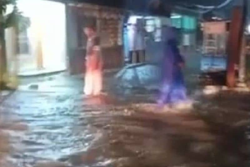Banjir di kawasan permukiman BTN Darsua, Doyo, Kabupaten Jayapura, Provinsi Papua, Selasa (22/2/2022) dini hari.