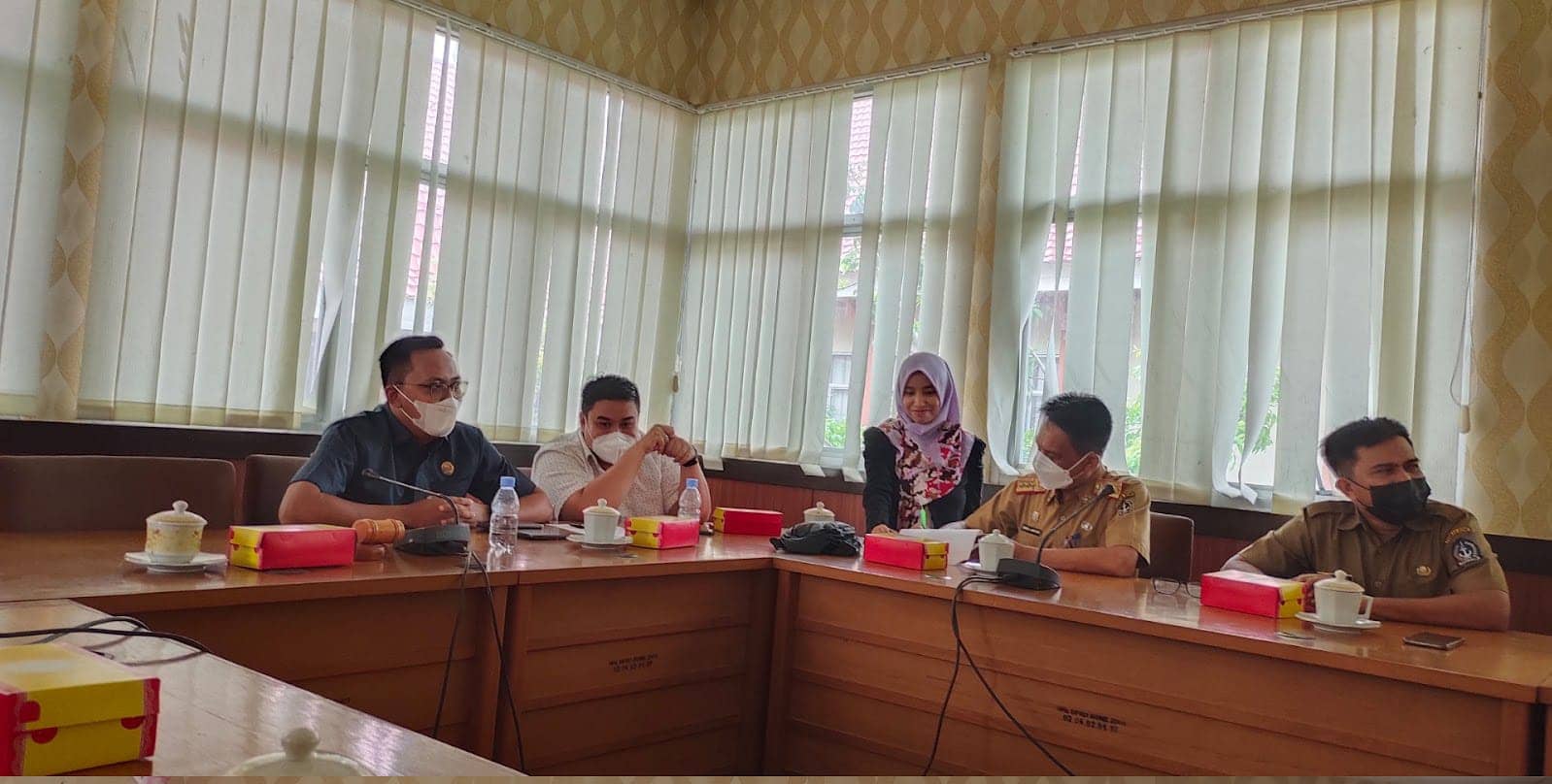 RDPU di ruang Komisi 1 DPRD Bone yang dihadiri Aliansi Media Bone Menggugat, sejumlah pejabat namun minus Kabag Protokol. Foto: Andi Ampa/fajarpapua.com