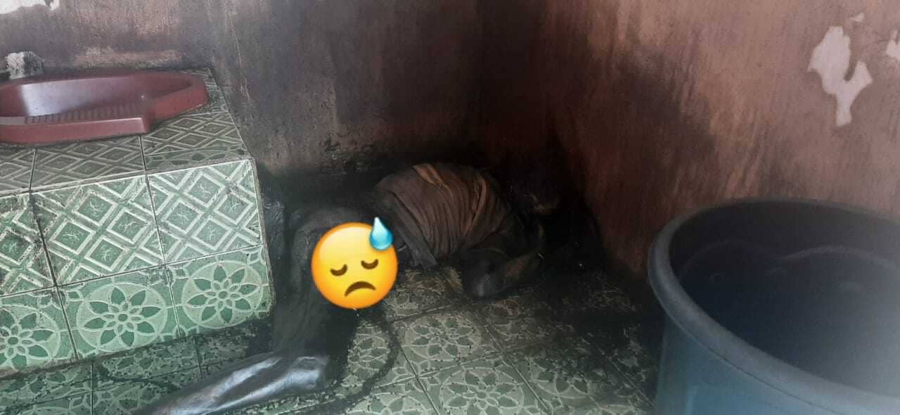 Jenazah Imron di kamar mandi Jln Sosial Timika.