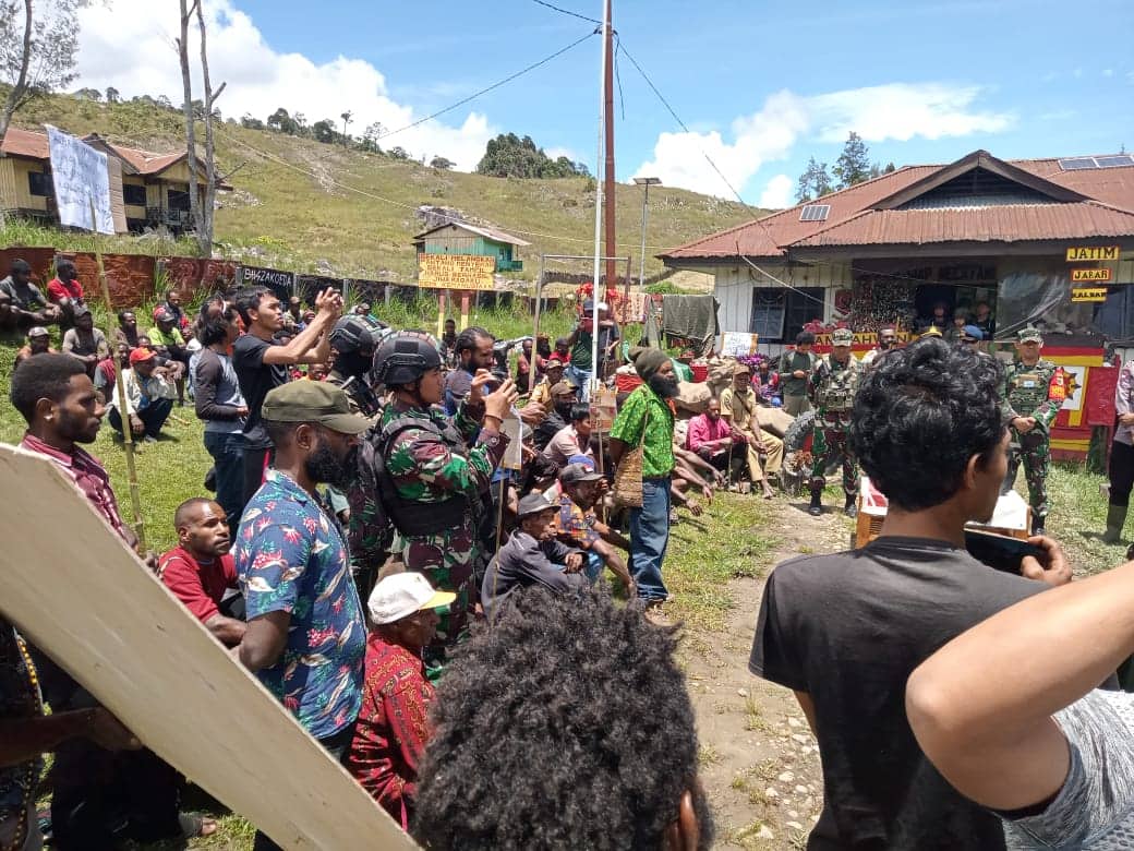 Ilustrasi berita Papua: Masyarakat Gelar Demo Besar-besaran di Puncak Sikapi Rencana Kapolsek dan Danramil Bakal Di….