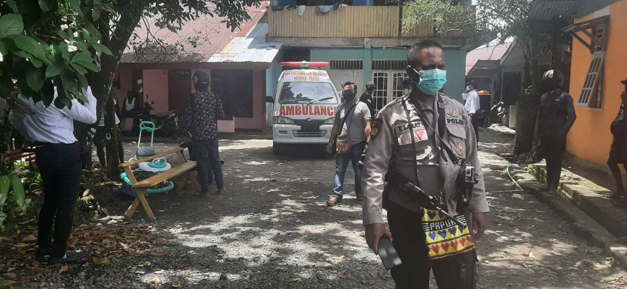 Jenazah korban saat dievakuasi dari TKP