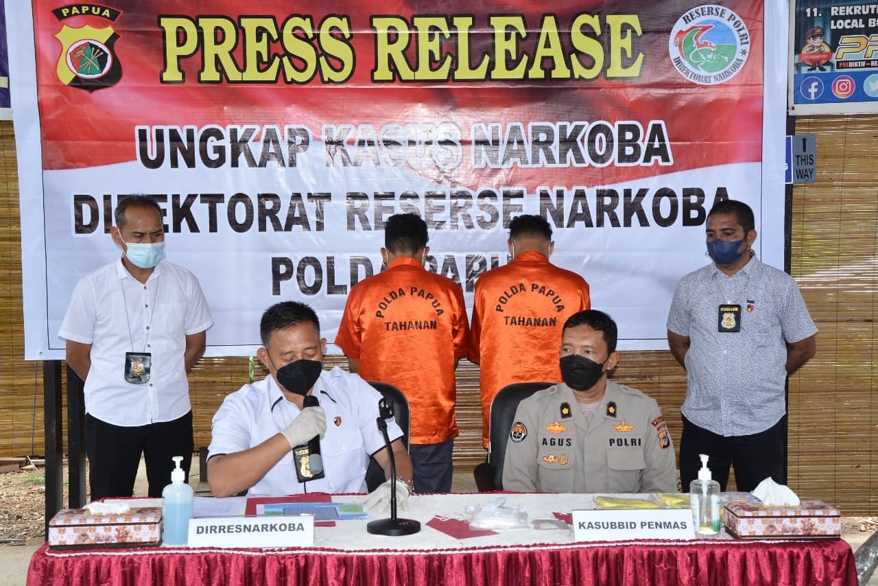 Direktorat Reserse Narkoba Polda Papua saat dalam konferensi pers di Kantor Ditresnakorba Polda Papua