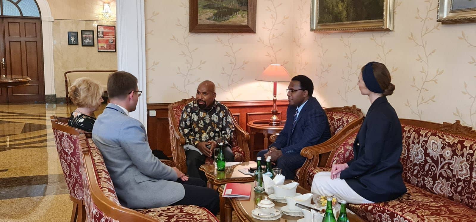 Ilustrasi berita Papua: Minta Rusia Beri Rasa Aman Kepada Mahasiswa, Gubernur Lukas Enembe Berharap Presiden Vladimir Putin Kunjungi Papua