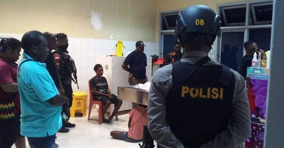 Keluarga saat mendatangi RSUD Mimika.