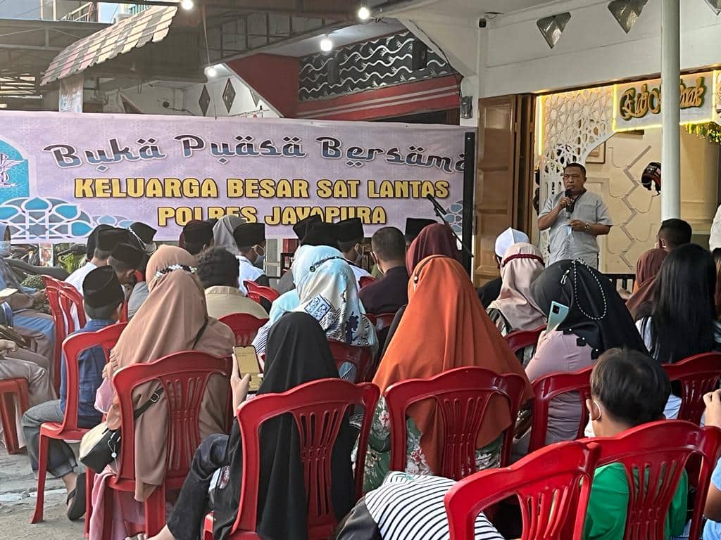 Ilustrasi berita Papua: Satuan Lalu Lintas Polres Jayapura Gelar Buka Puasa Bersama Santri di Sentani
