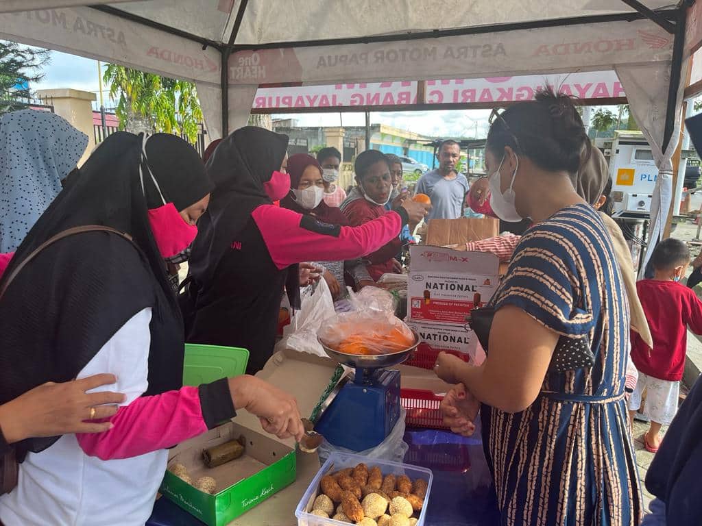 Ilustrasi berita Papua: UMKM Bhayangkari Polres Jayapura Gelar Pasar Murah Sembako, Satu Paket Dijual Hanya Rp 100 Ribu