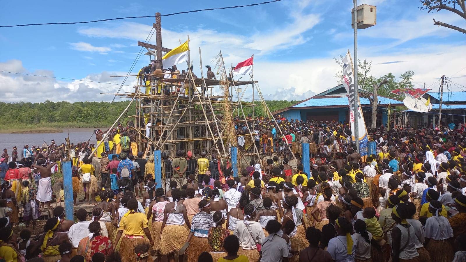 Ilustrasi berita Mimika: Gereja Katolik dan Suku Mimika Wee Akhirnya Meminta Maaf Atas Kesalahan Masa Lalu, Salib Raksasa Berdiri Menghadap Muara Kokonao