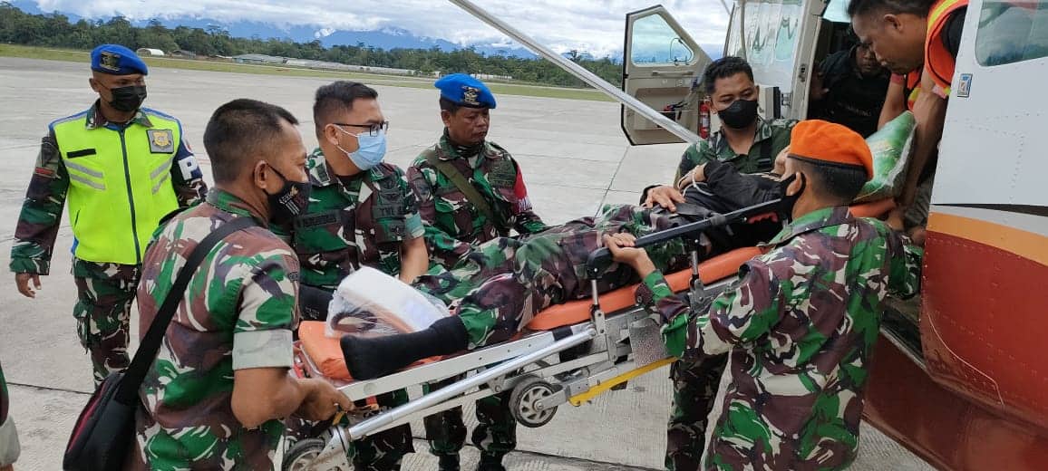 Ilustrasi berita Papua: Kembali Dua Prajurit TNI Tertembak Teroris KKB Papua di Kabupaten Puncak, Korban Dievakuasi ke Timika