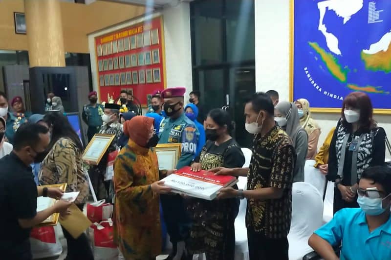 Ilustrasi berita Papua: Mensos Serahkan Santunan Kepada Keluarga Korban KKB Papua