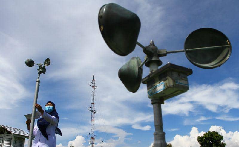 Ilustrasi berita Nasional: BMKG: Waspadai Dampak Bibit Siklon Tropis 92W di Laut Filipina, Tinggi Gelombang Laut Hingga 4 Meter