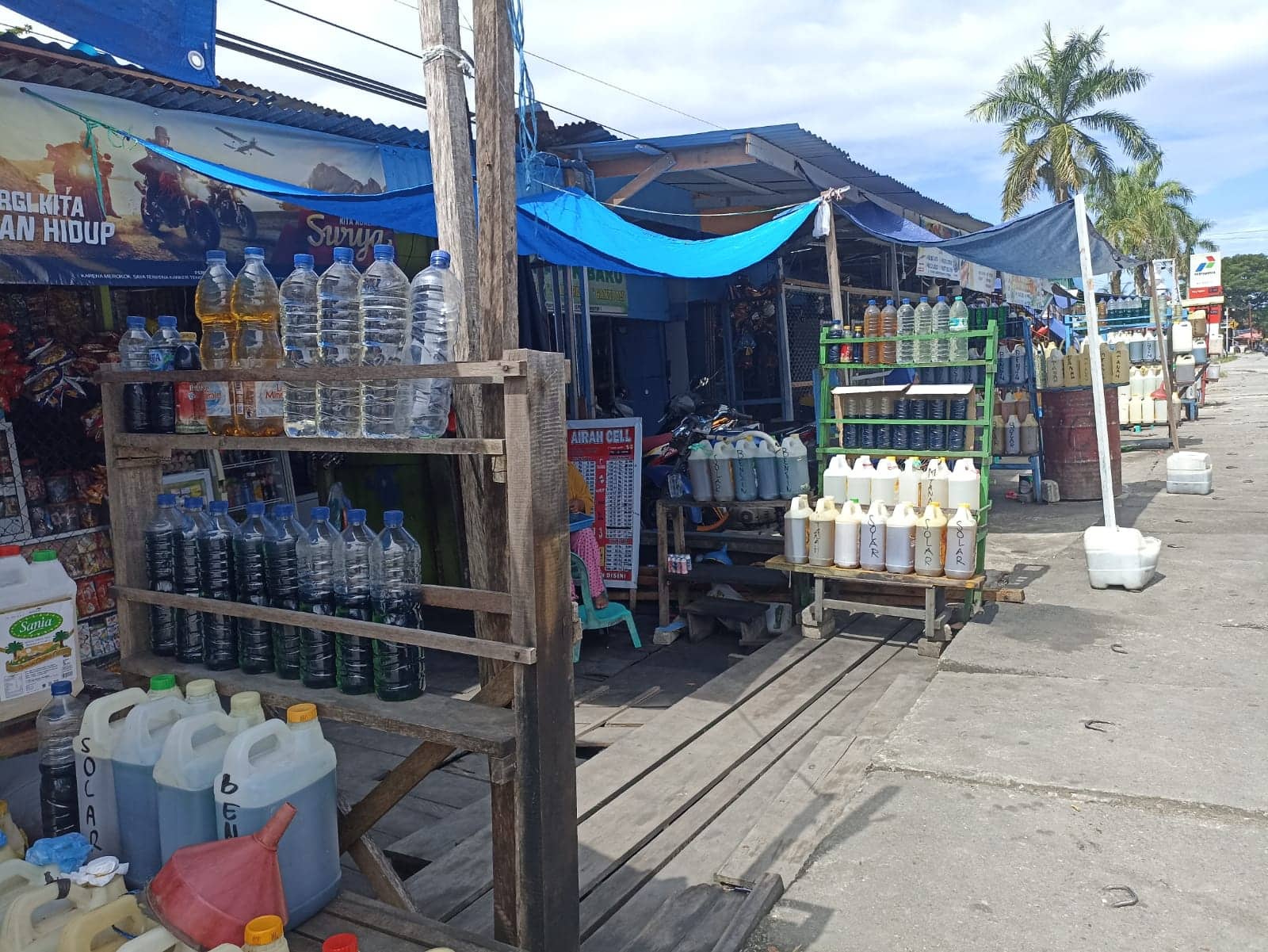 Ilustrasi berita Mimika: Disperindag Mimika Larang Masyarakat Jual BBM Bersubsidi, Tidak Ada Lagi Penjual Eceran di Pinggir Jalan
