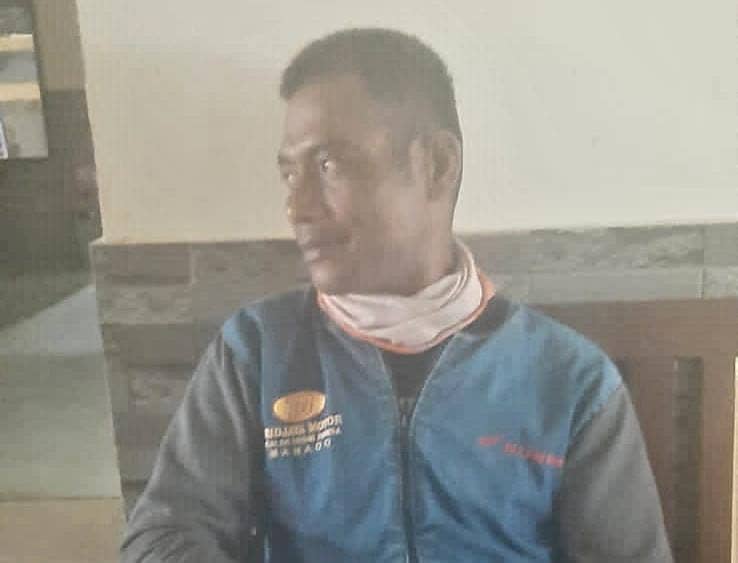 Yosep Barleli saat melapor ke Polsek Mimika Baru