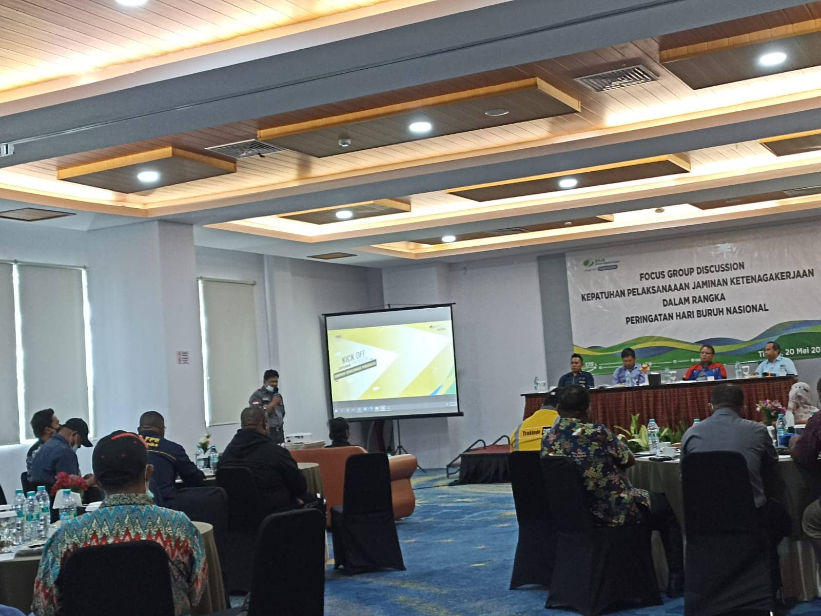 BPJS Ketenagakerjaan bersama serikat buruh sedang menggelar diskusi.