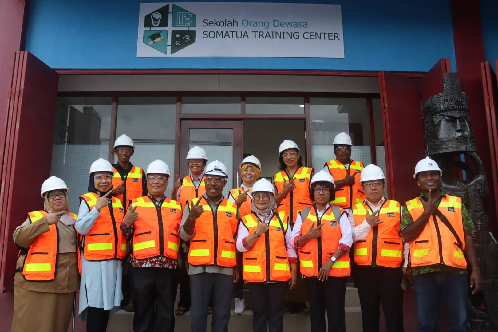 Direktur STC, Tim Acesor serta Instruktur di Workshop STC Timika - Papua