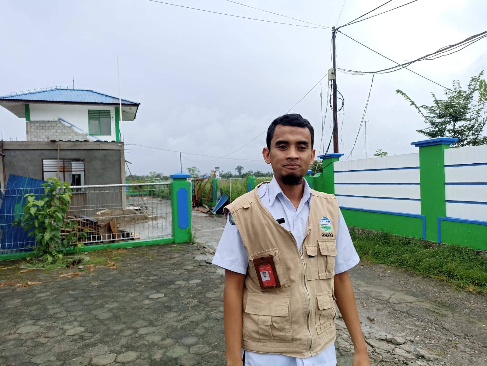 Forecaster BMKG Timika, Tezla M Dzikro