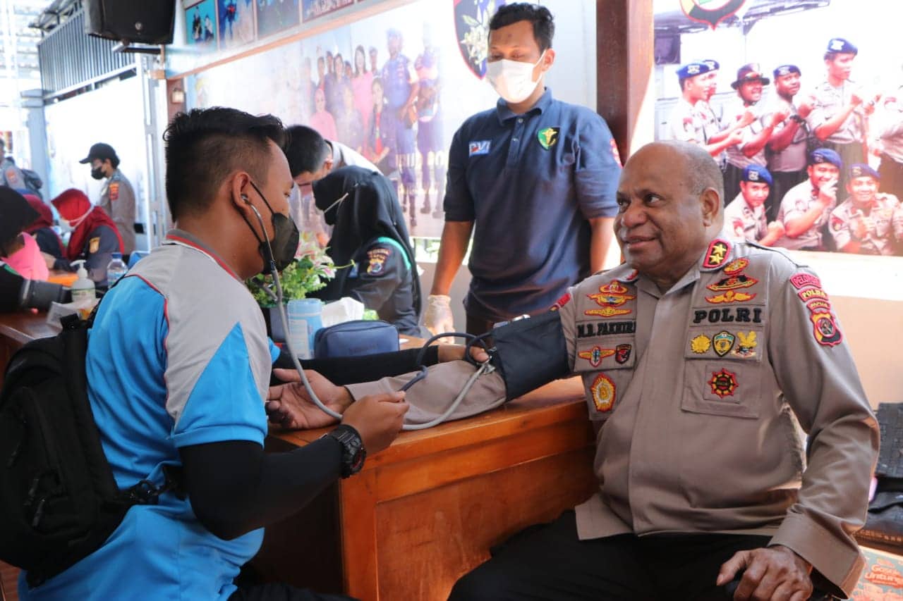 Ilustrasi berita Papua: Donor 400 Kantong Darah Awali Rangkaian Kegiatan Peringati HUT Bhayangkara ke 76 di Polda Papua