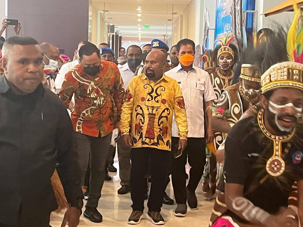Ilustrasi berita Papua: Bupati Diminta Tidak Asal Bicara Soal Pemekaran, Gubernur Lukas Enembe : Kalau Mau Harus 7 Provinsi