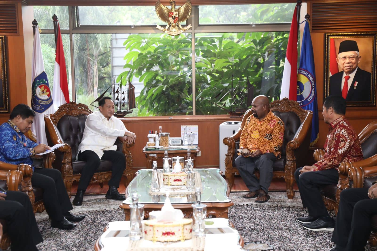Ilustrasi berita Papua: Gelar Pertemuan Tertutup, Mendagri dan Gubernur Enembe Sepakati Pemekaran Tujuh Provinsi di Papua