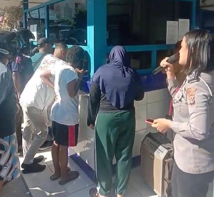 Ilustrasi berita Papua: Lantas Polres Jayapura Berikan Sosialisasi Operasi Patuh Cartenz 2022, Pengendara Sepeda Motor Diminta Selalu Gunakan Helm