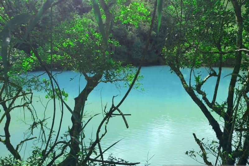 Ilustrasi berita Papua: Telaga Biru Jayawijaya Tidak Diizinkan Jadi Objek Wisata