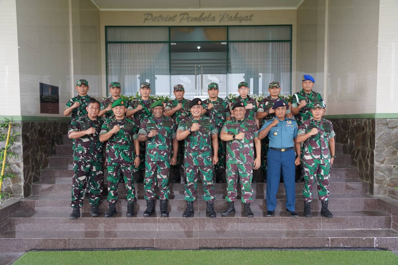 Ilustrasi berita Papua: Irjen TNI Lakukan Audit Kinerja Kodam Kasuari, Cari Solusi Terbaik