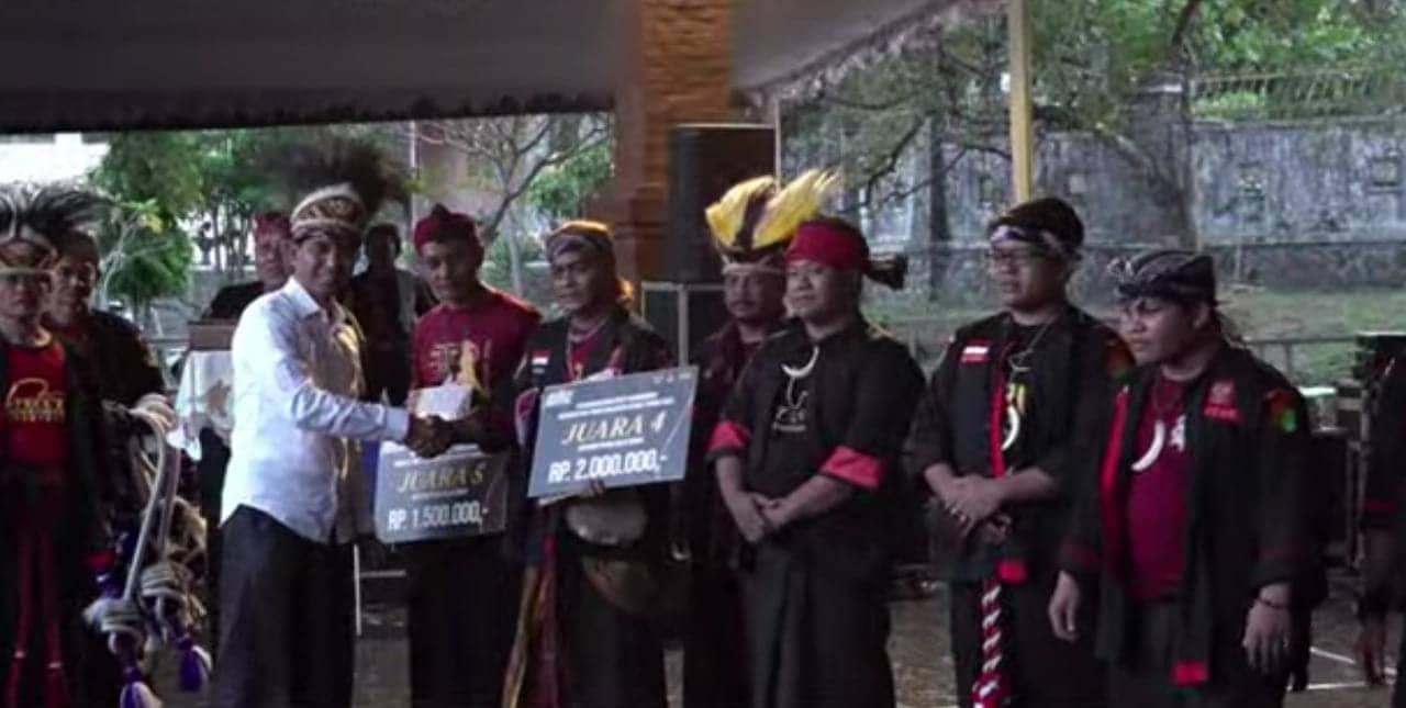 Ilustrasi berita Mimika: Harumkan Nama Kabupaten Mimika, Kelompok Seni NTJP KKJB Mimika Raih Juara di Kejuaraan Pecut Samandiman di Kediri