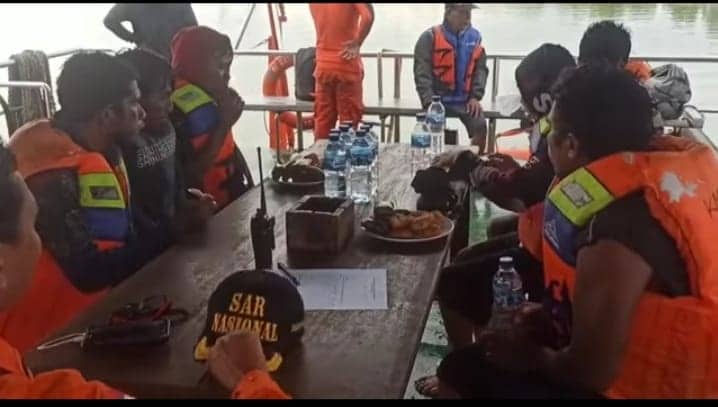 Ilustrasi berita Papua: KM Bulu Saraung Karam di Perairan Kali Moro, Kapal RIB SAR Merauke Selamatkan 6 ABK