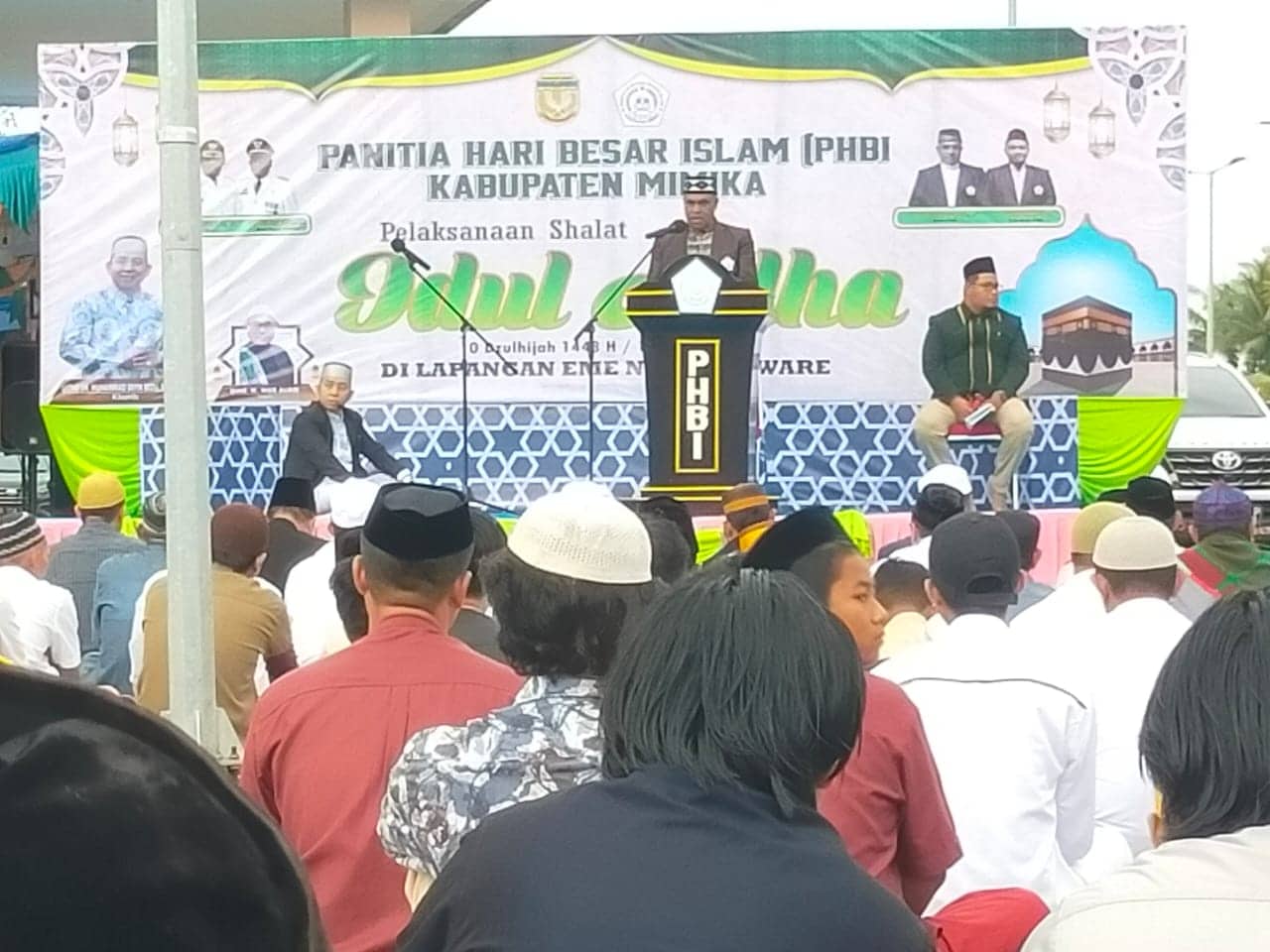 Ilustrasi berita Mimika: Sholat Idul Adha 1443 H di Halaman Graha Eme Neme Yauware, Erfin Beddu: Jangan Siksa Orang Tua Dengan Rasa Rindu