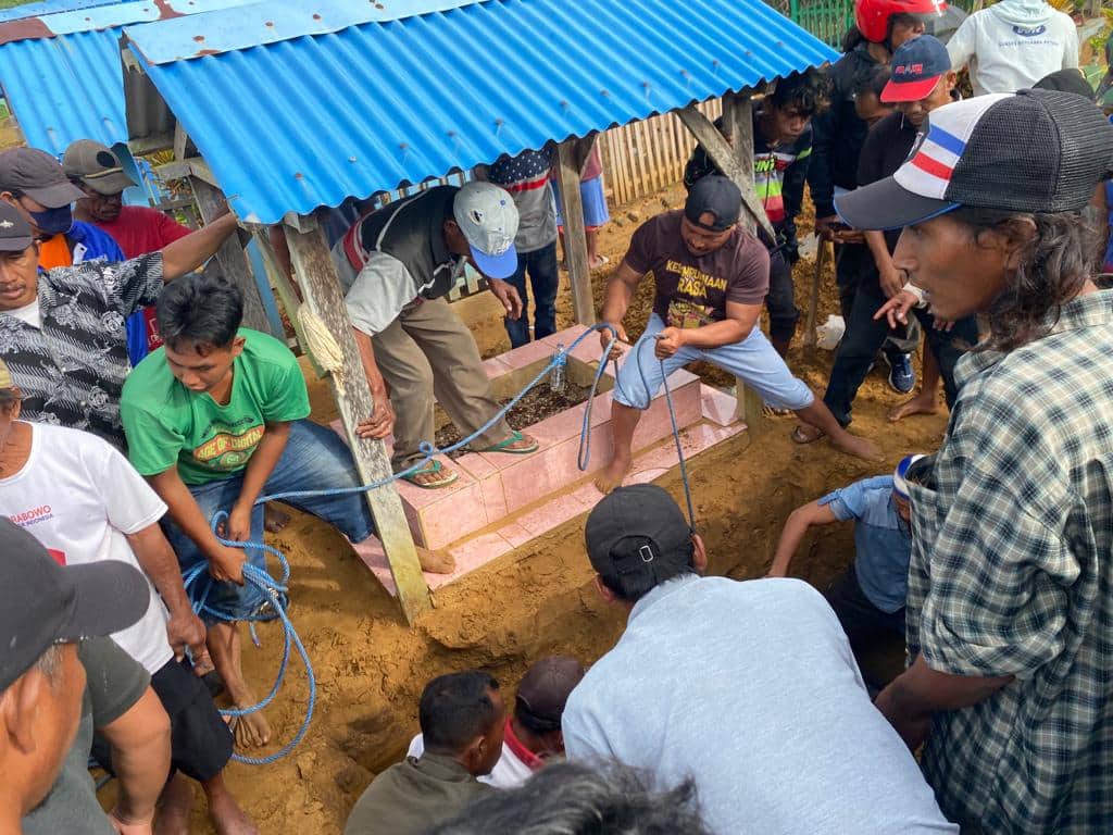 Ilustrasi berita Papua: Korban Pembunuhan Teroris KKB di Tambang Emas Ilegal Kampung Kawe, Pegunungan Bintang Dimakamkan di Merauke