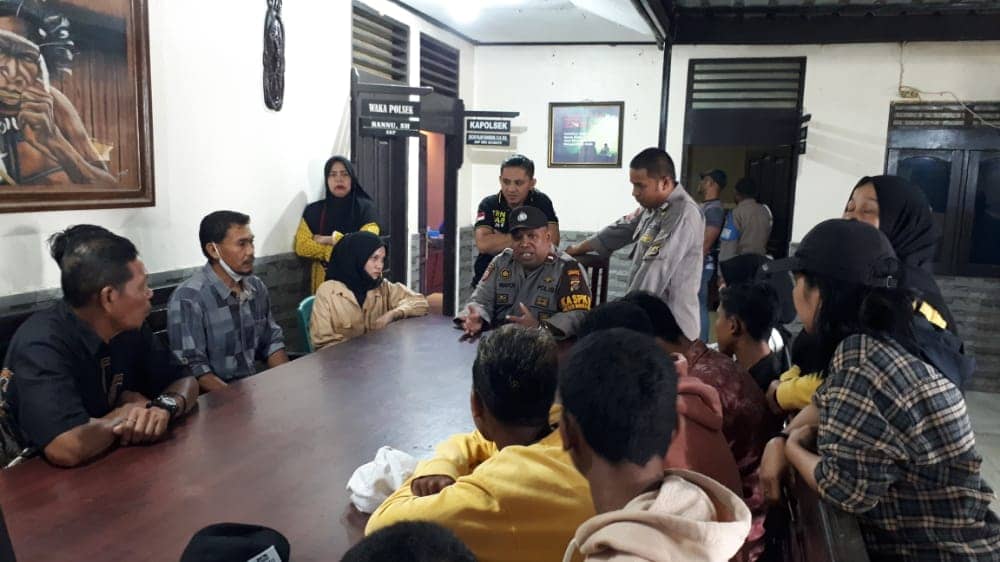 Proses mediasi di Polsek Mimika Baru.