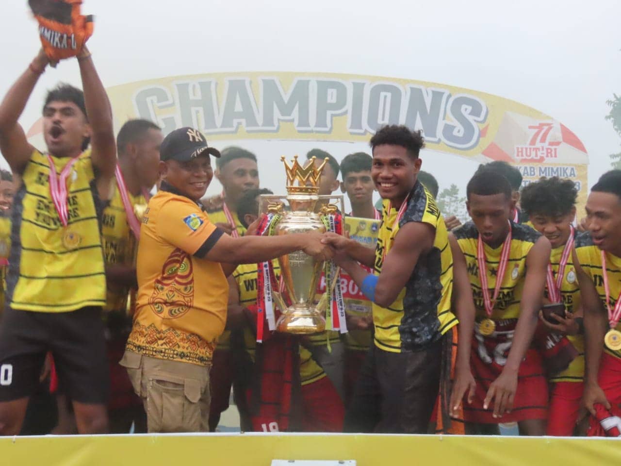 Mimika United FC saat merayakan kemenangan