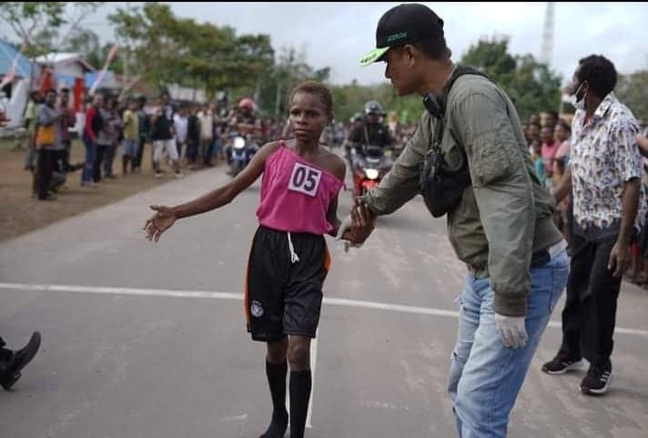 Ilustrasi berita Papua: Pelari 11 Tahun Menangi Kategori Putri Lomba Marathon HUT RI ke 77 di Keppi, Hendrikus Jawara Putra