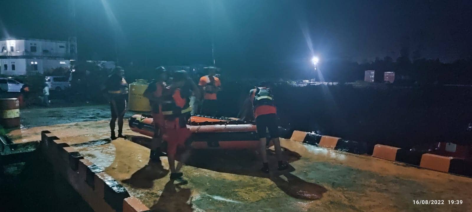 Ilustrasi berita Mimika: Longboat yang Ditumpangi Suami Istri Dihantam Ombak di Perairan Puriri Timika, Suami Hilang, Istri Ditemukan Warga
