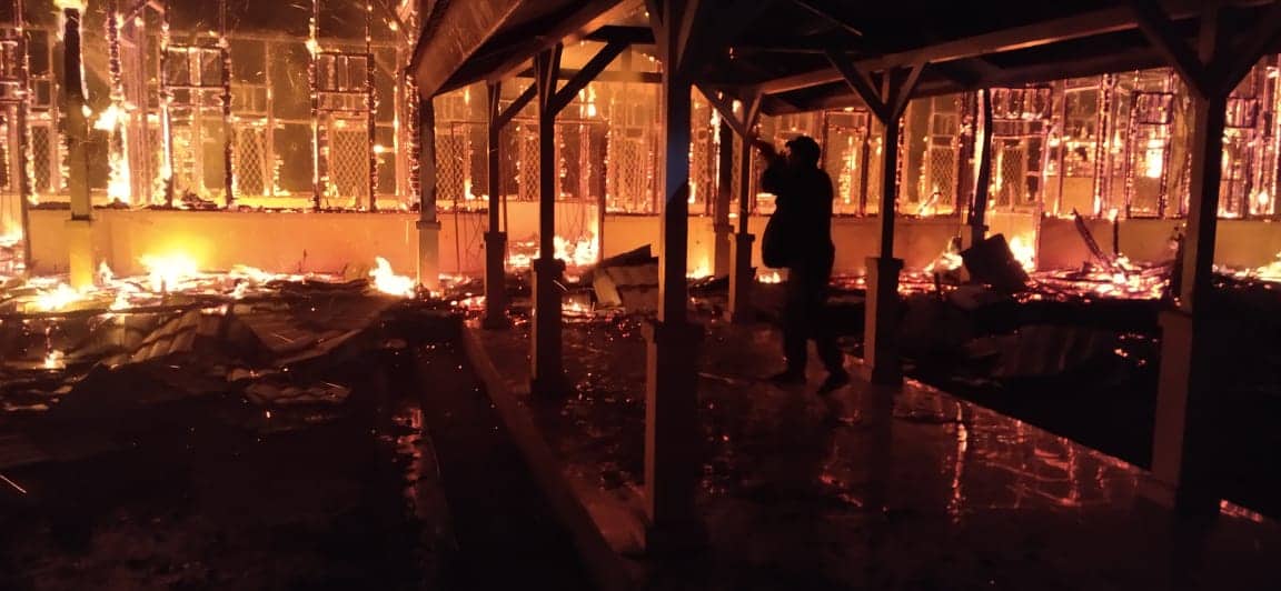 Ilustrasi berita Papua: Kantor Sekretariat DPRD Kabupaten Dogiyai Terbakar