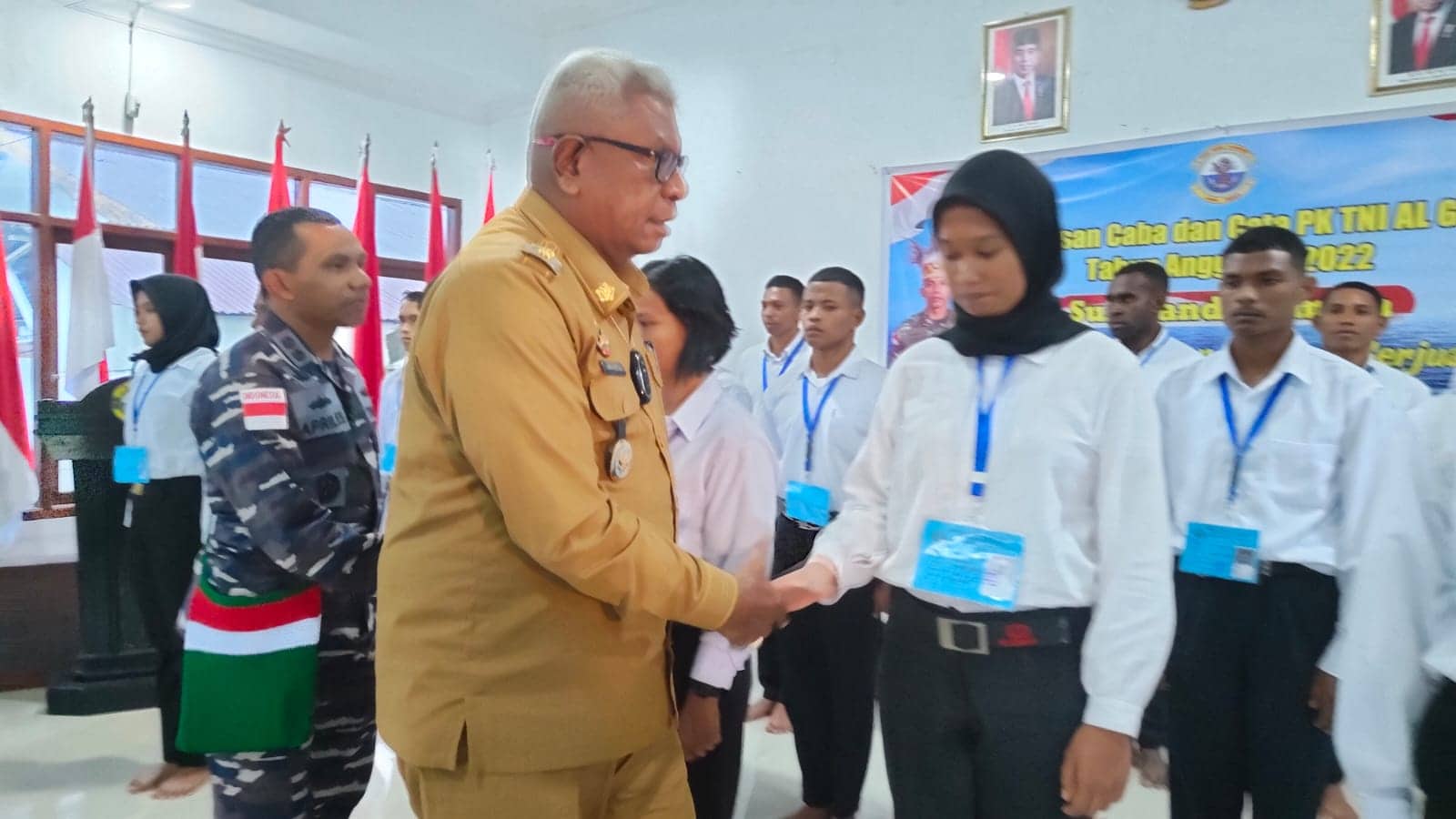 Ilustrasi berita Papua: 29 Calon Prajurit TNI AL dari Mimika Dilepas, Pesan Menyentuh "Pergi Pakaian Hitam Putih, Pulang Seragam Loreng"